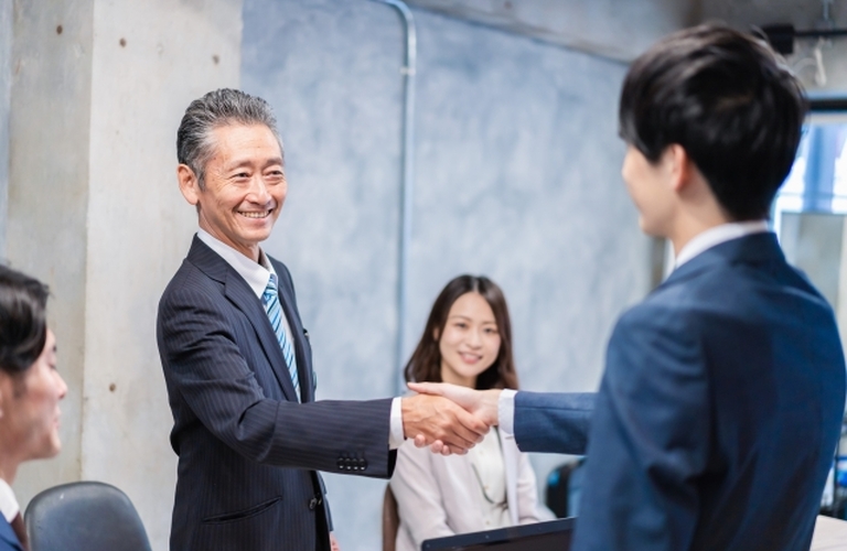 公務員以外で探す！安定した職業と婚活における選択肢の広げ方 | 新宿区から全国の婚活者を支援する結婚相談所